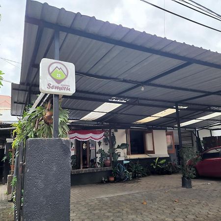 Semeru Hostel Malang (Adults Only) Luaran gambar