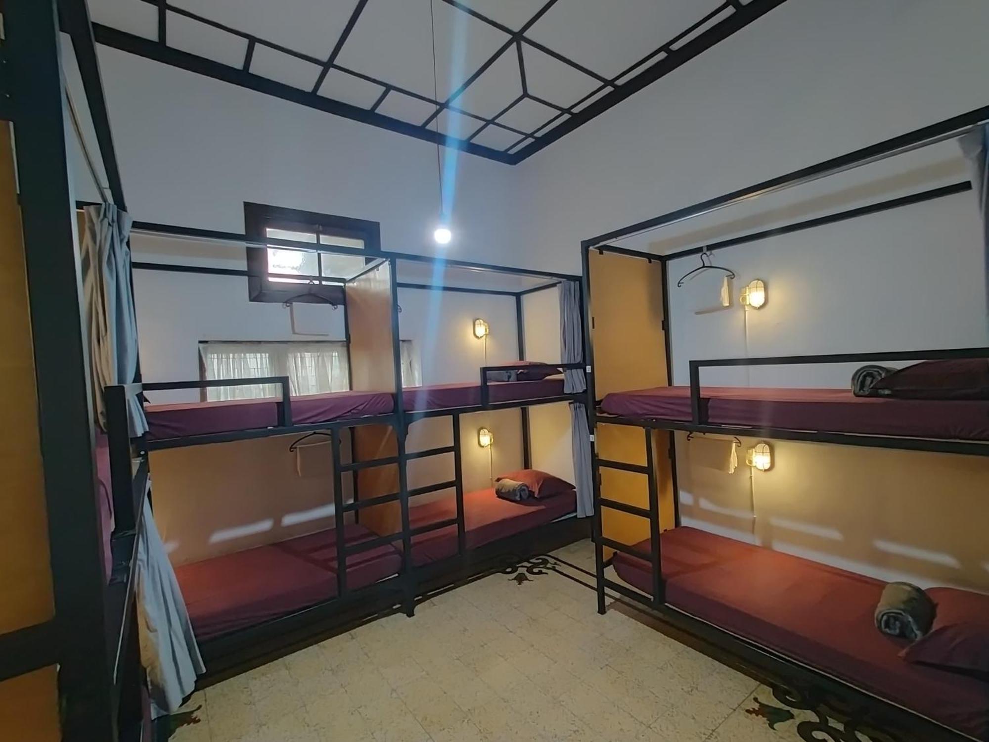 Semeru Hostel Malang (Adults Only) Luaran gambar