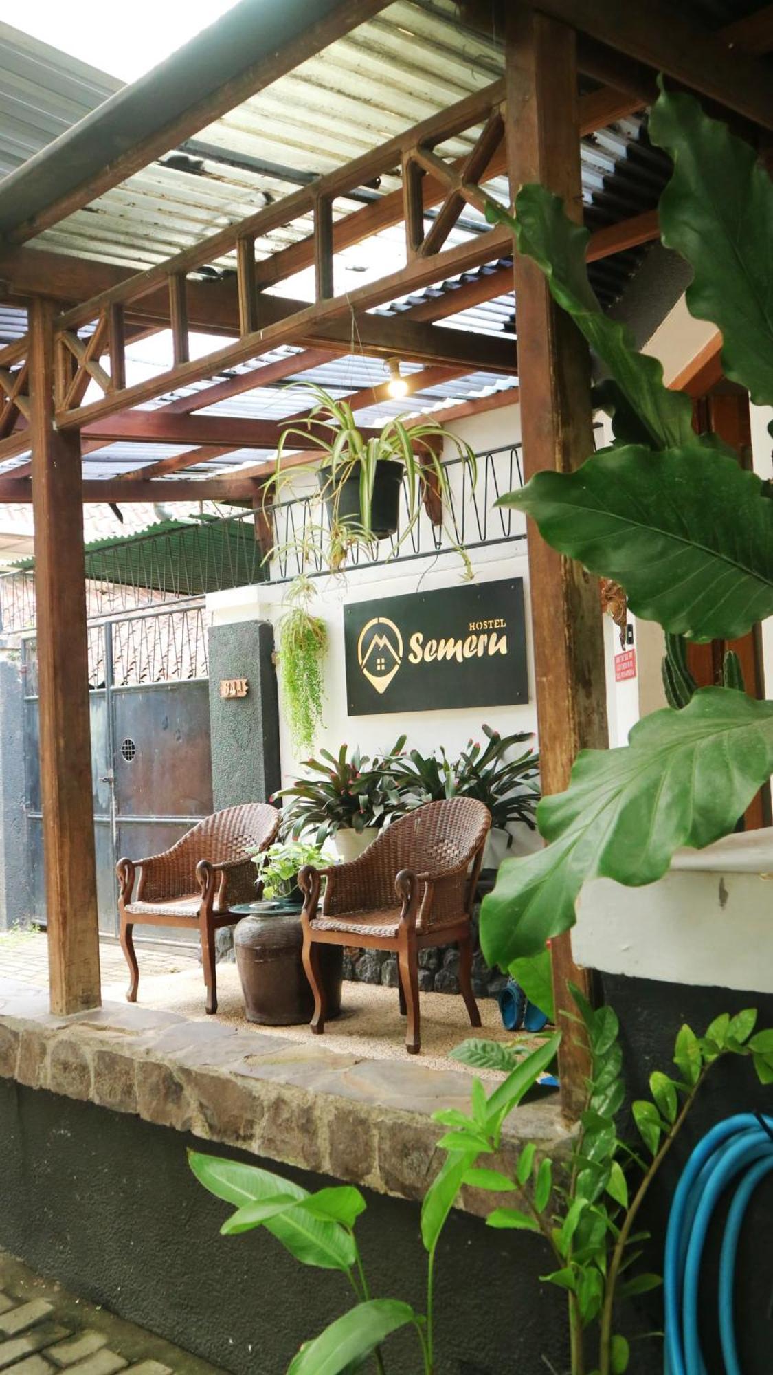 Semeru Hostel Malang (Adults Only) Luaran gambar
