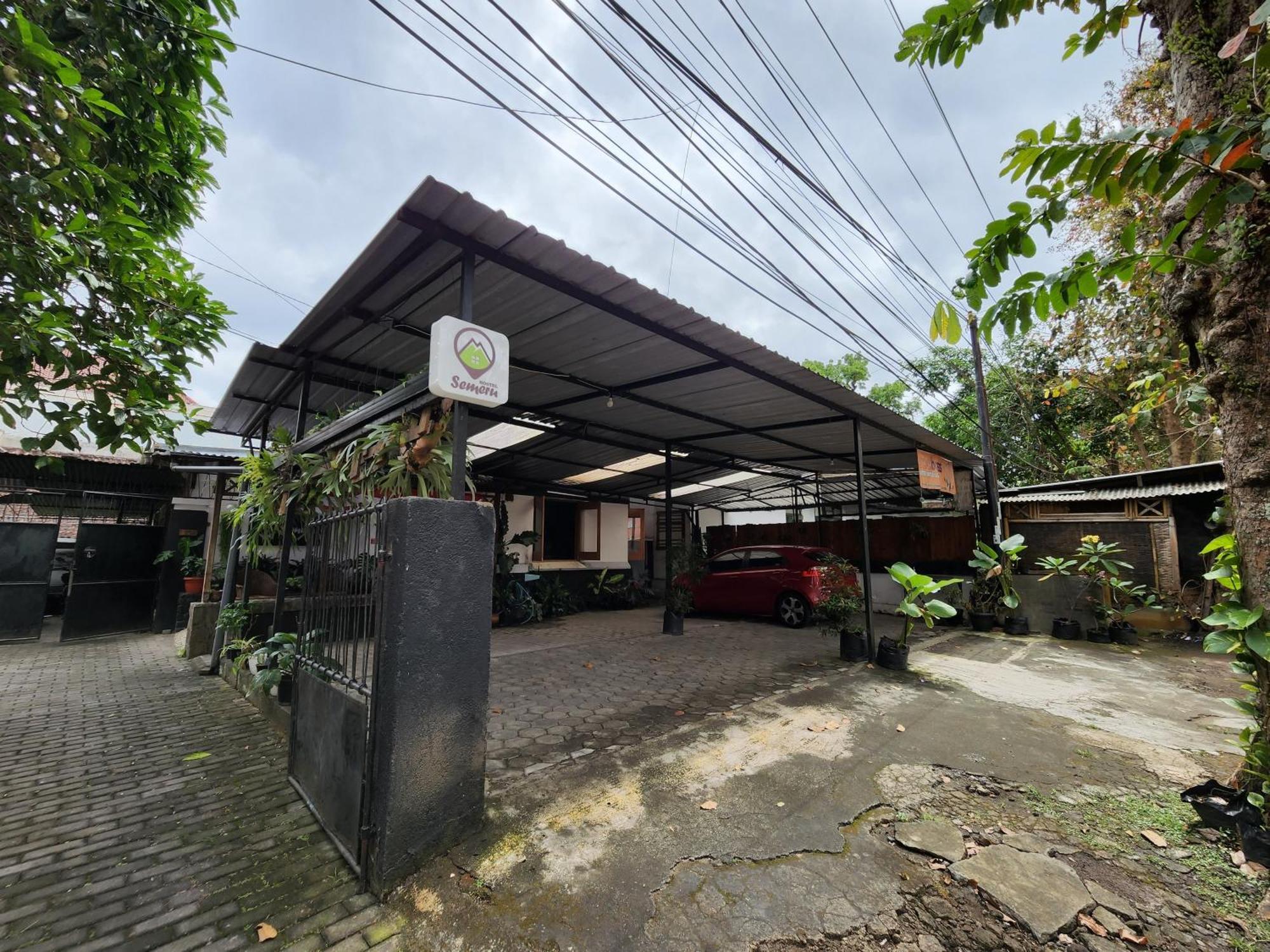 Semeru Hostel Malang (Adults Only) Luaran gambar